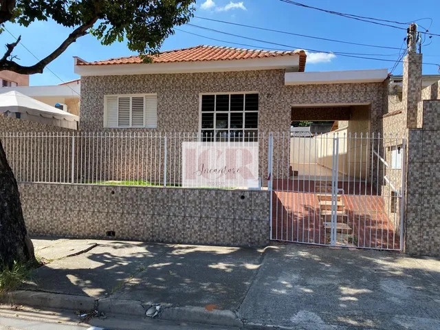 Casa à venda com 3 quartos, 141m² - Foto 1