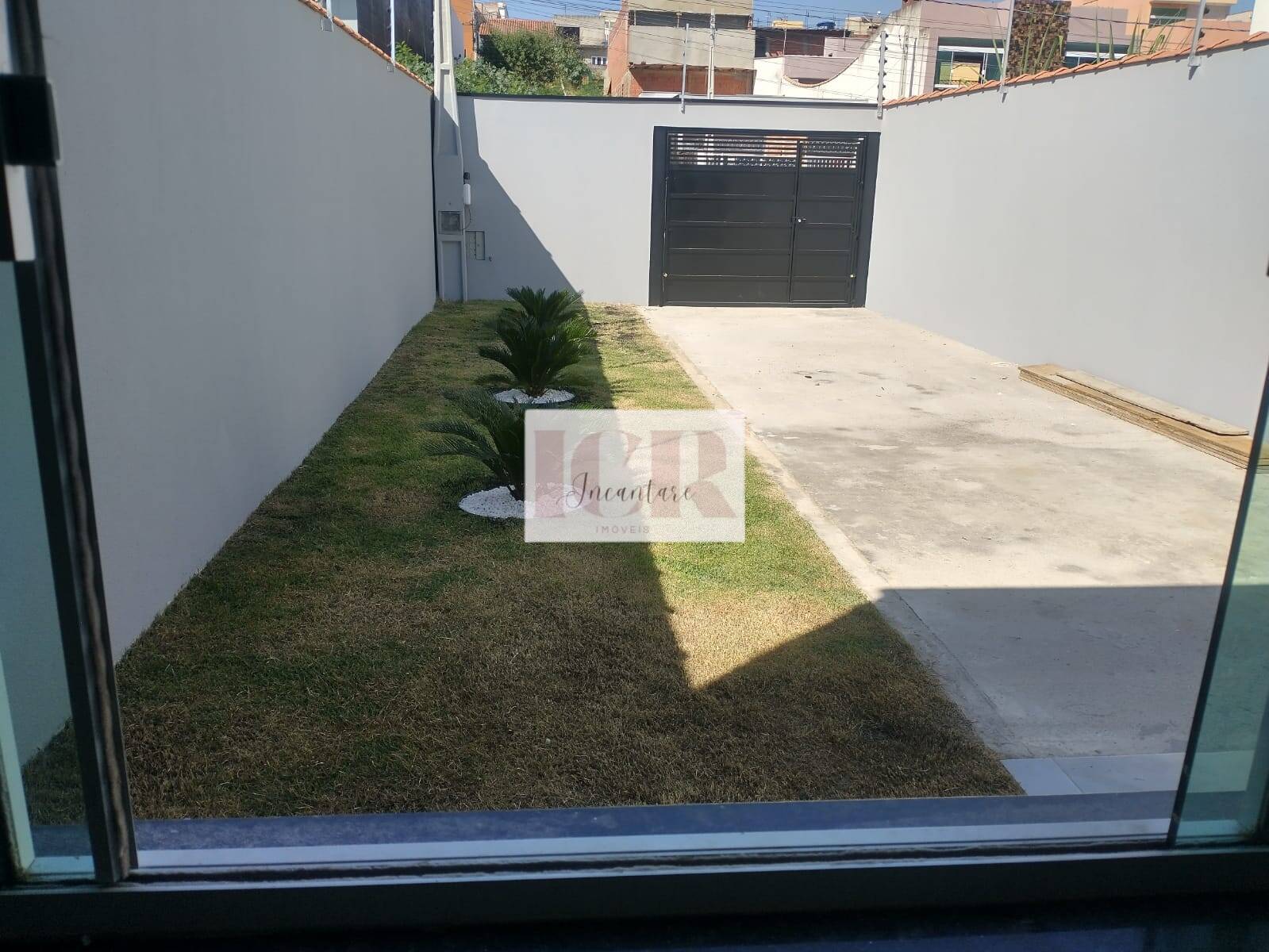 Casa à venda com 2 quartos, 79m² - Foto 2