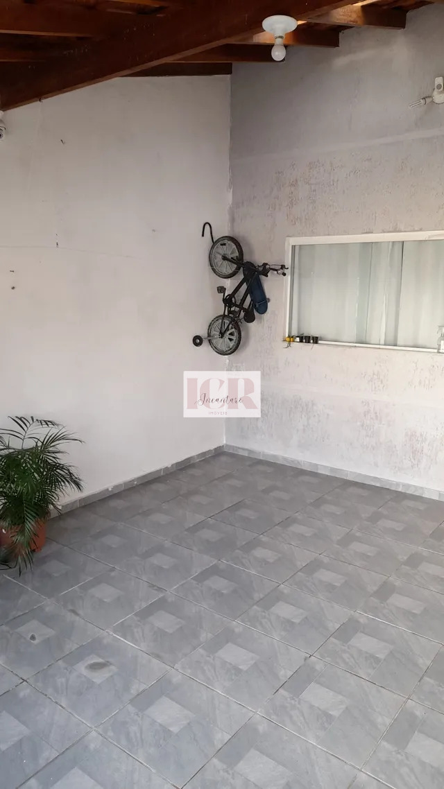 Casa à venda com 2 quartos, 57m² - Foto 1