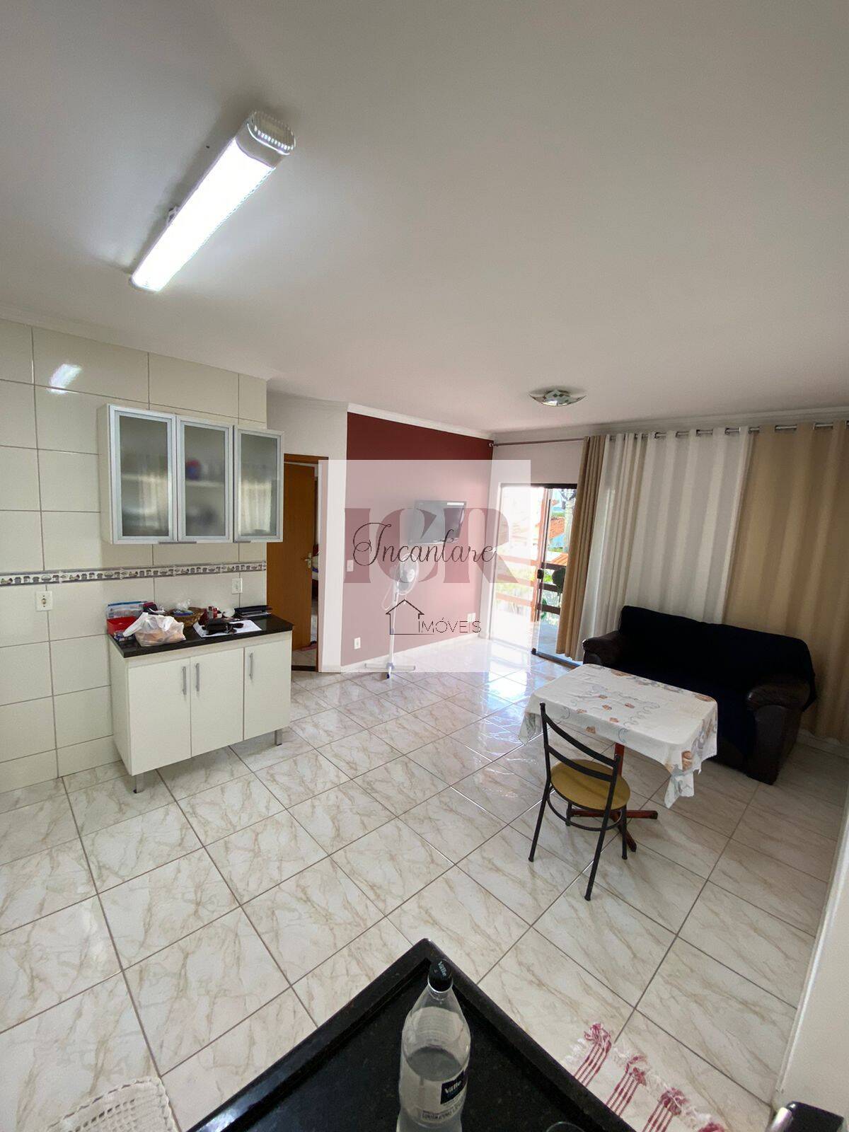 Casa à venda com 3 quartos, 196m² - Foto 2