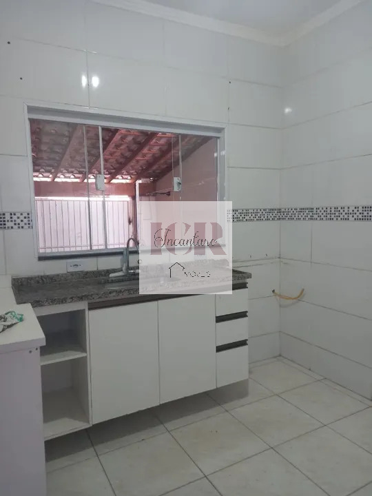 Casa à venda com 2 quartos, 61m² - Foto 2