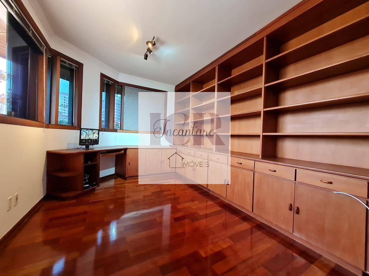 Casa à venda com 3 quartos, 308m² - Foto 12