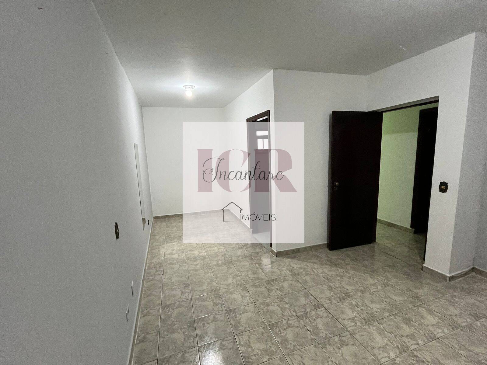 Casa à venda com 4 quartos, 265m² - Foto 1