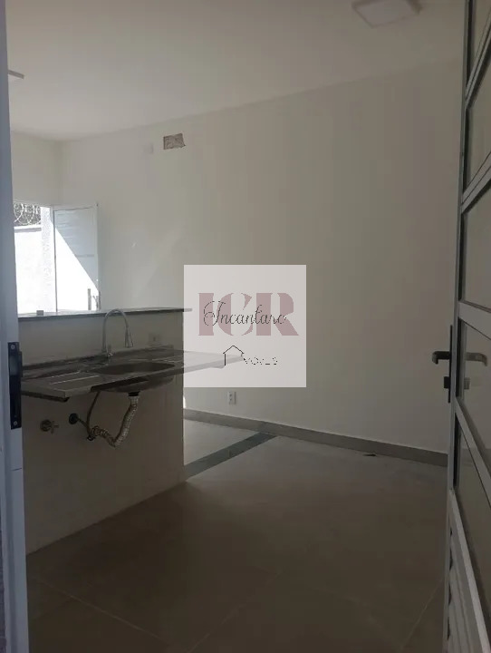 Casa à venda com 3 quartos, 70m² - Foto 1