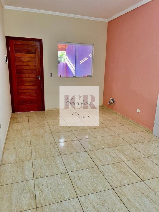 Casa à venda com 2 quartos, 70m² - Foto 1