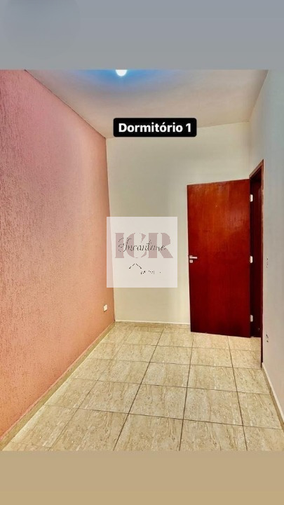 Casa à venda com 2 quartos, 70m² - Foto 4