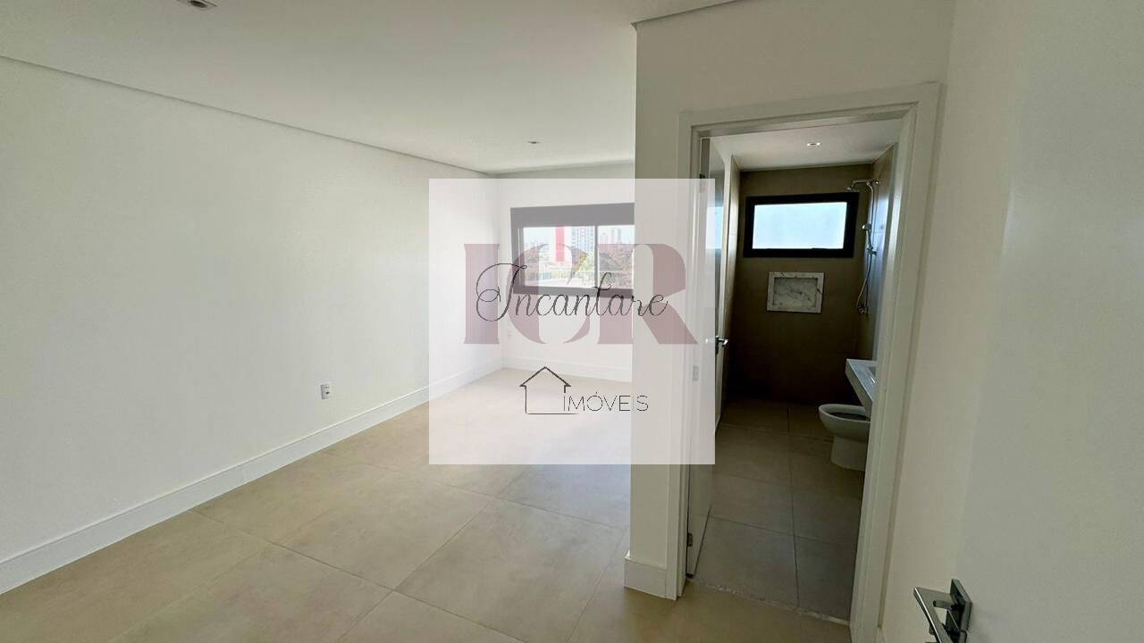 Apartamento à venda com 3 quartos, 131m² - Foto 2