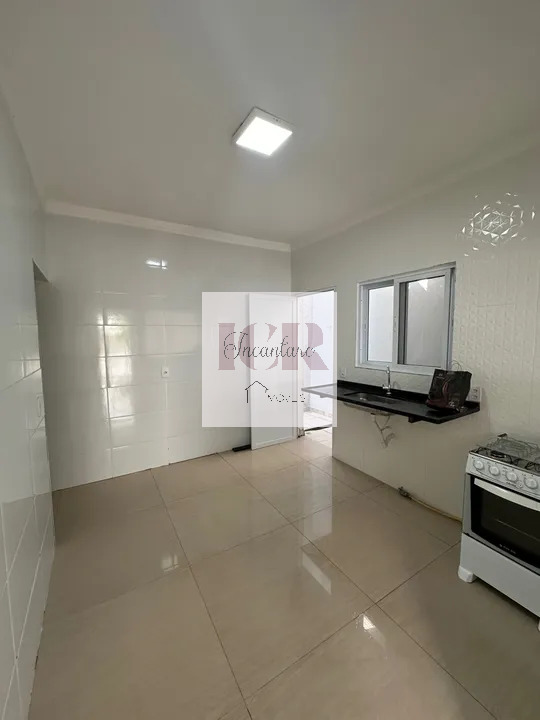 Casa à venda com 2 quartos, 240m² - Foto 2