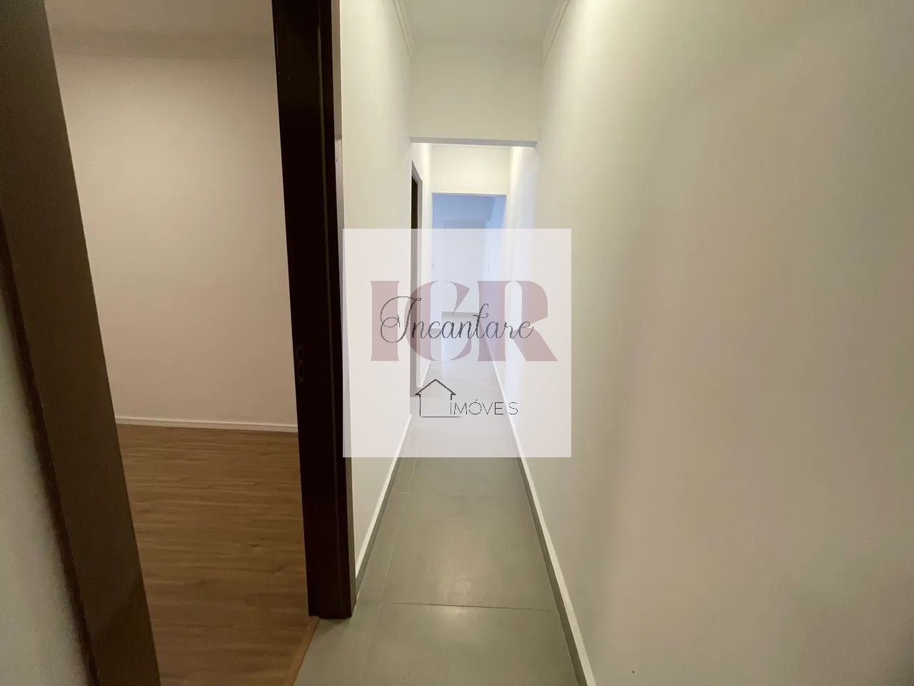 Casa à venda com 2 quartos, 102m² - Foto 1