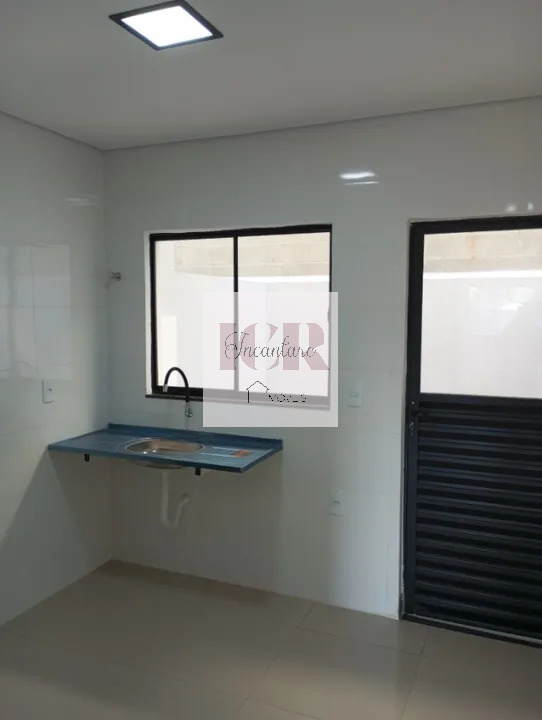 Casa à venda com 2 quartos, 62m² - Foto 4