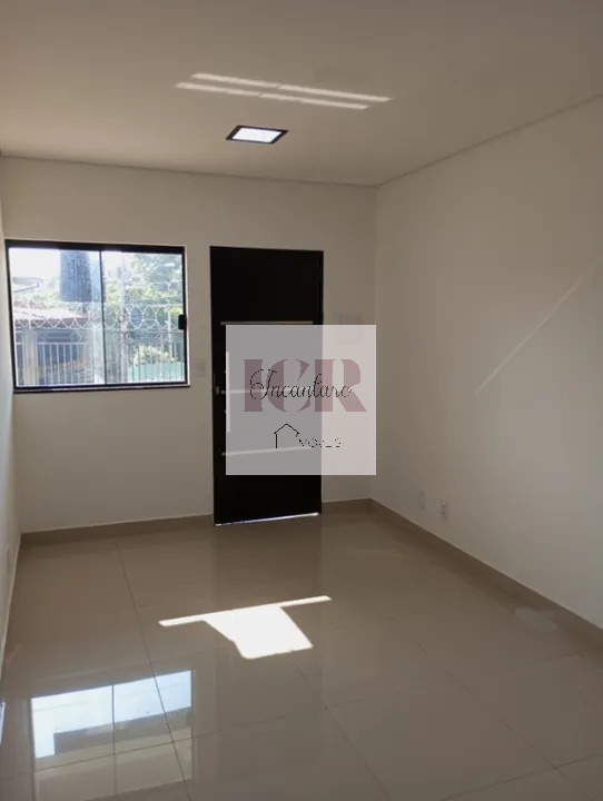 Casa à venda com 2 quartos, 62m² - Foto 1