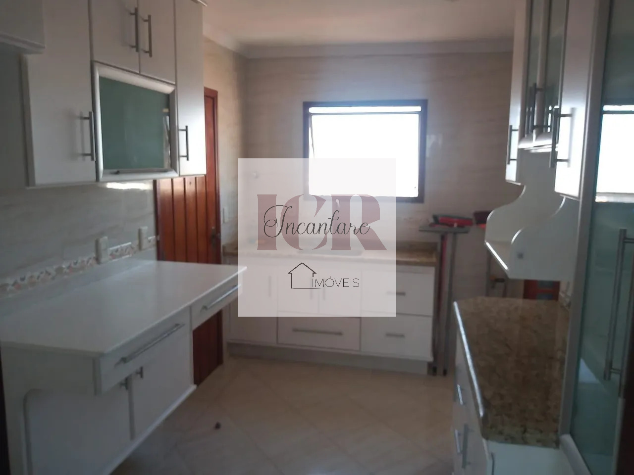 Apartamento à venda com 3 quartos, 176m² - Foto 1