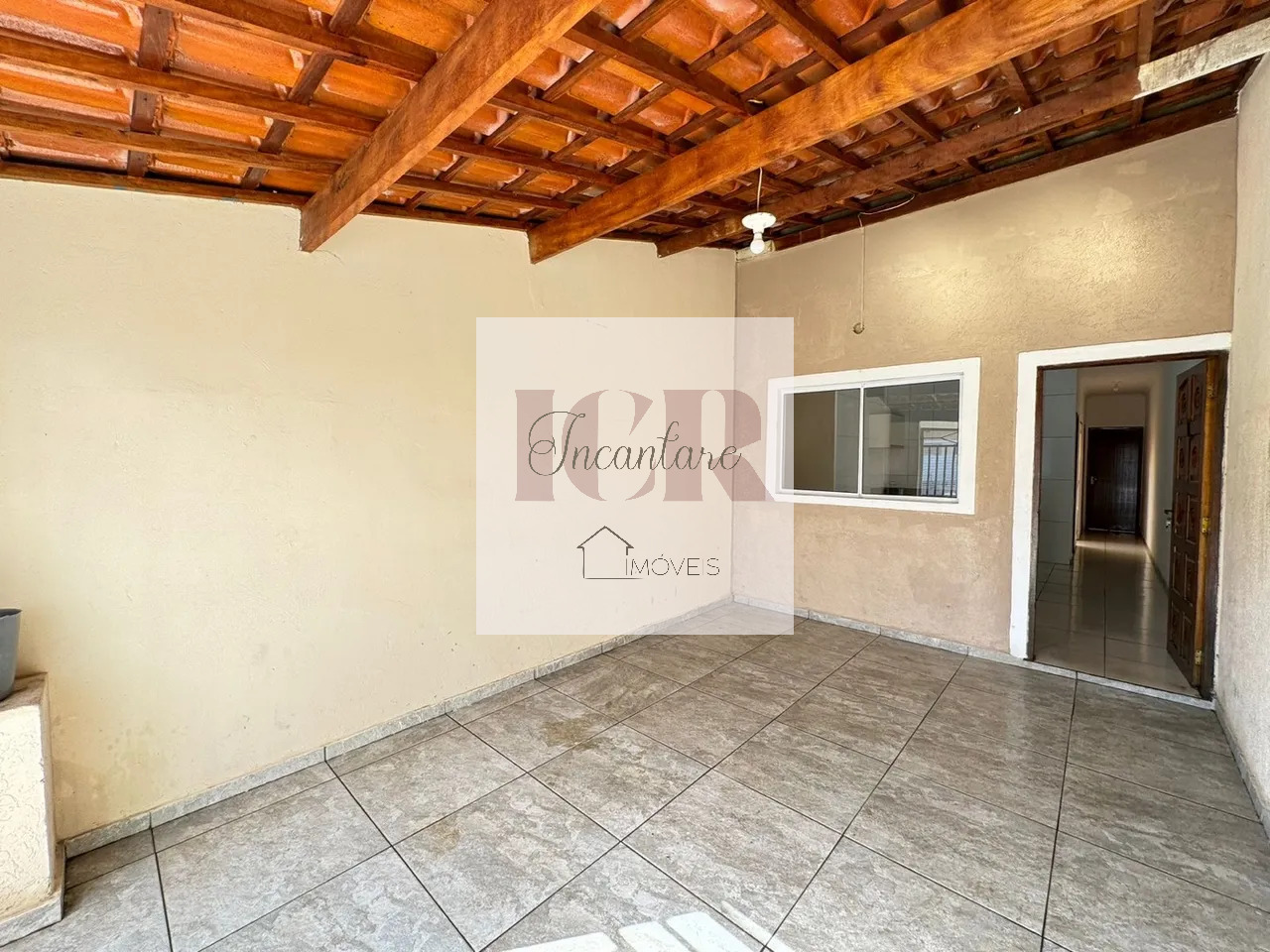 Casa à venda com 2 quartos, 54m² - Foto 1