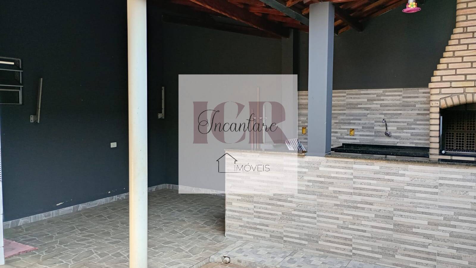 Casa à venda com 2 quartos, 70m² - Foto 2