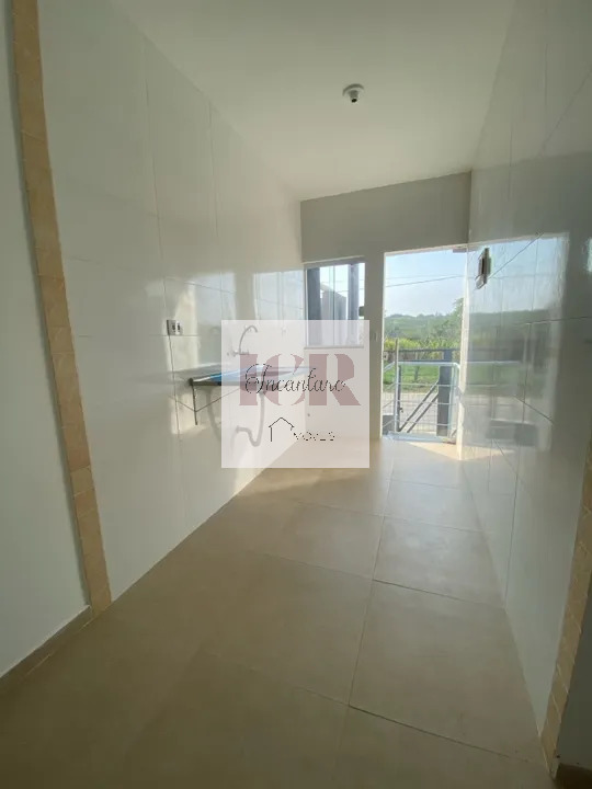 Casa à venda com 2 quartos, 80m² - Foto 1