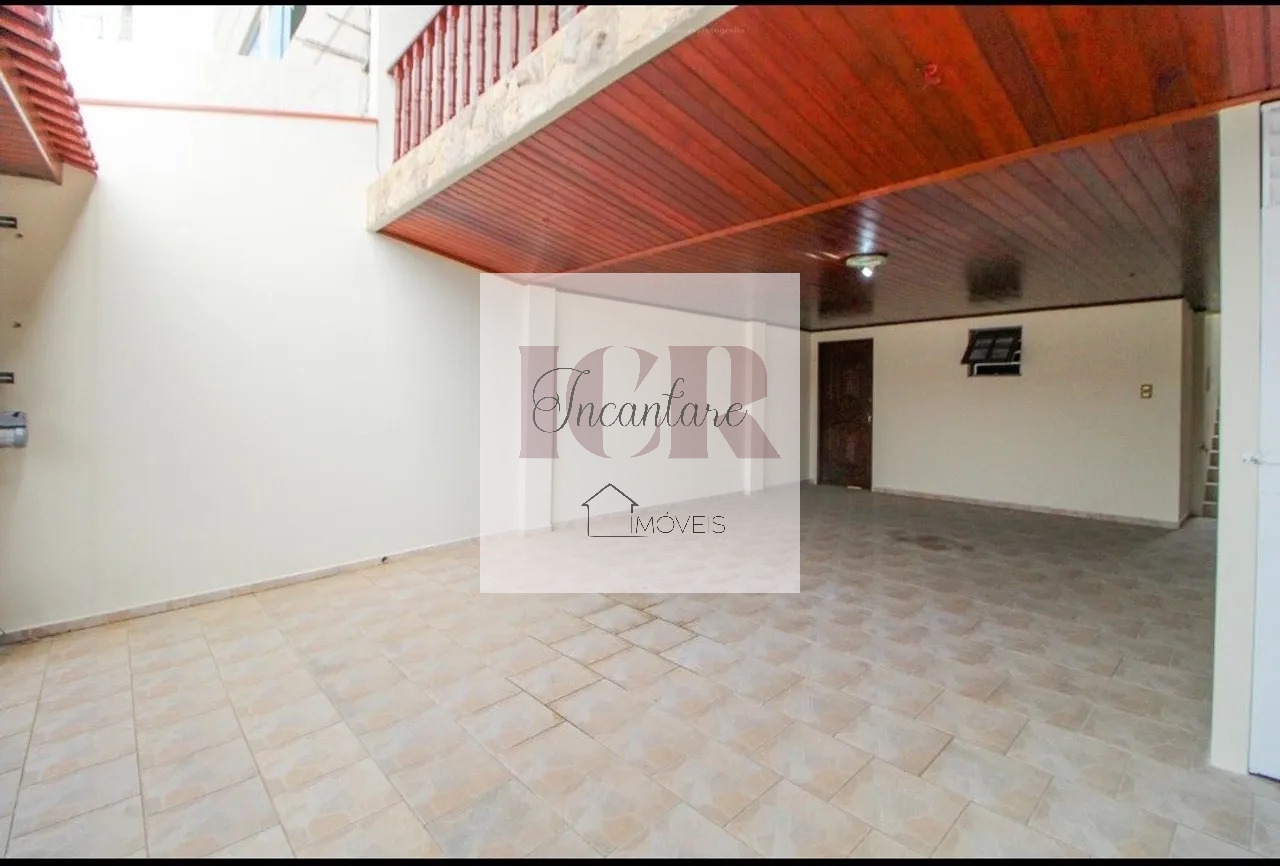 Casa à venda com 3 quartos, 190m² - Foto 1