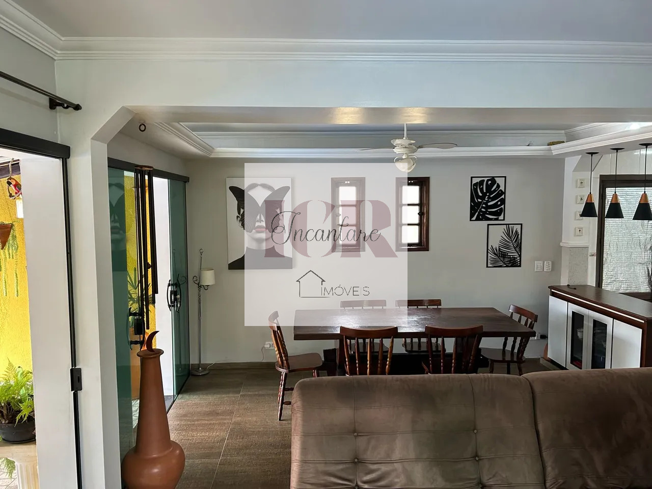 Casa à venda com 3 quartos, 202m² - Foto 1