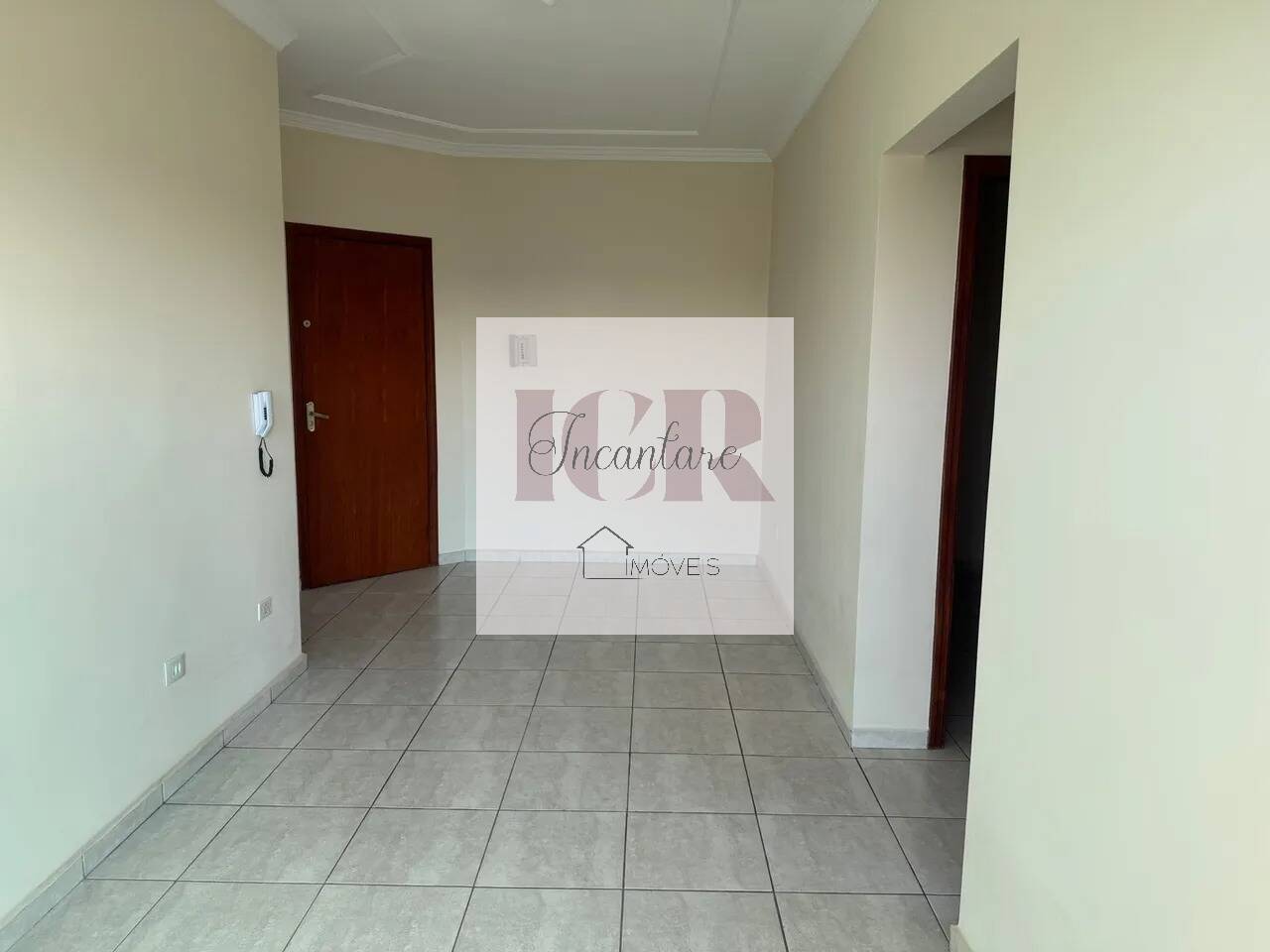 Apartamento à venda com 2 quartos, 70m² - Foto 2