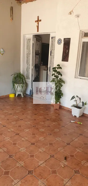 Casa à venda com 3 quartos, 150m² - Foto 1