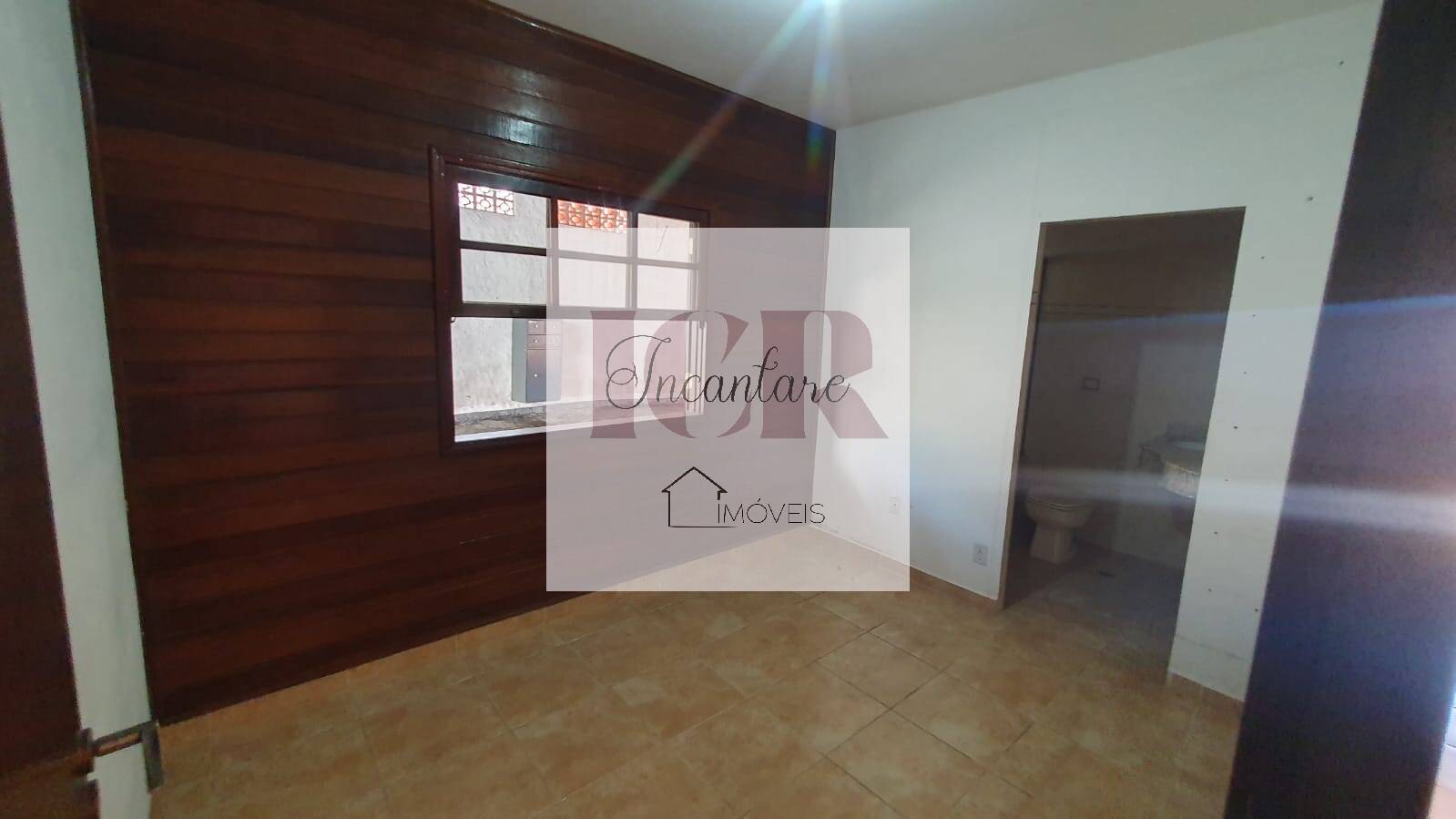 Casa à venda com 4 quartos, 200m² - Foto 1