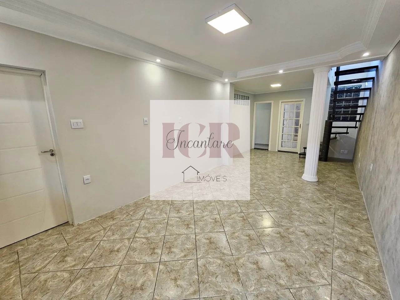 Sobrado à venda com 4 quartos, 242m² - Foto 2