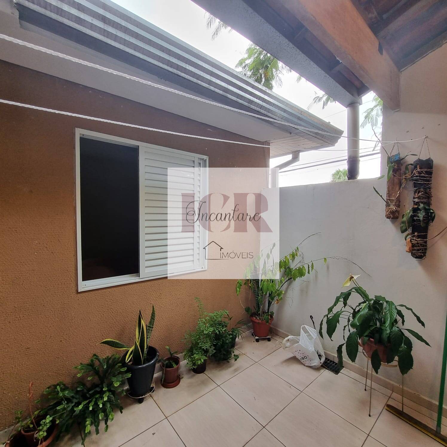 Casa à venda com 2 quartos, 64m² - Foto 2