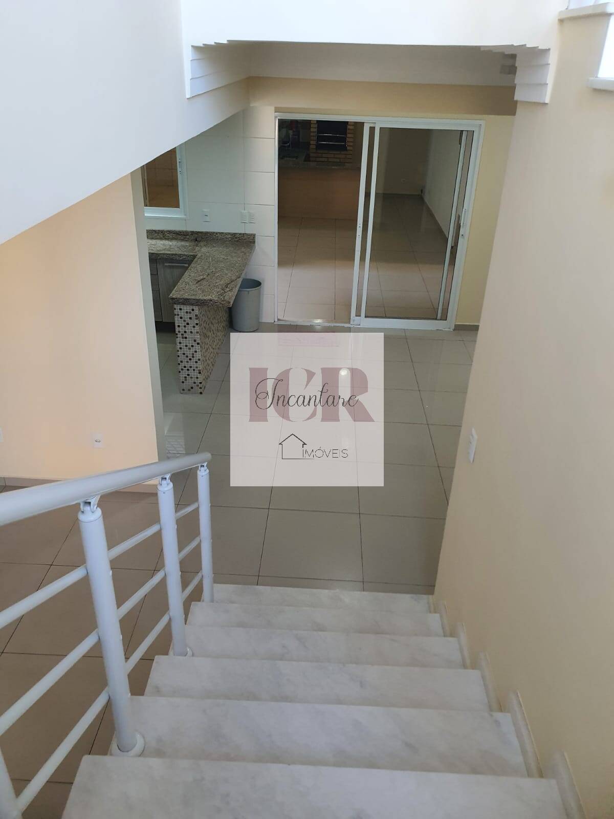 Sobrado à venda com 3 quartos, 219m² - Foto 2