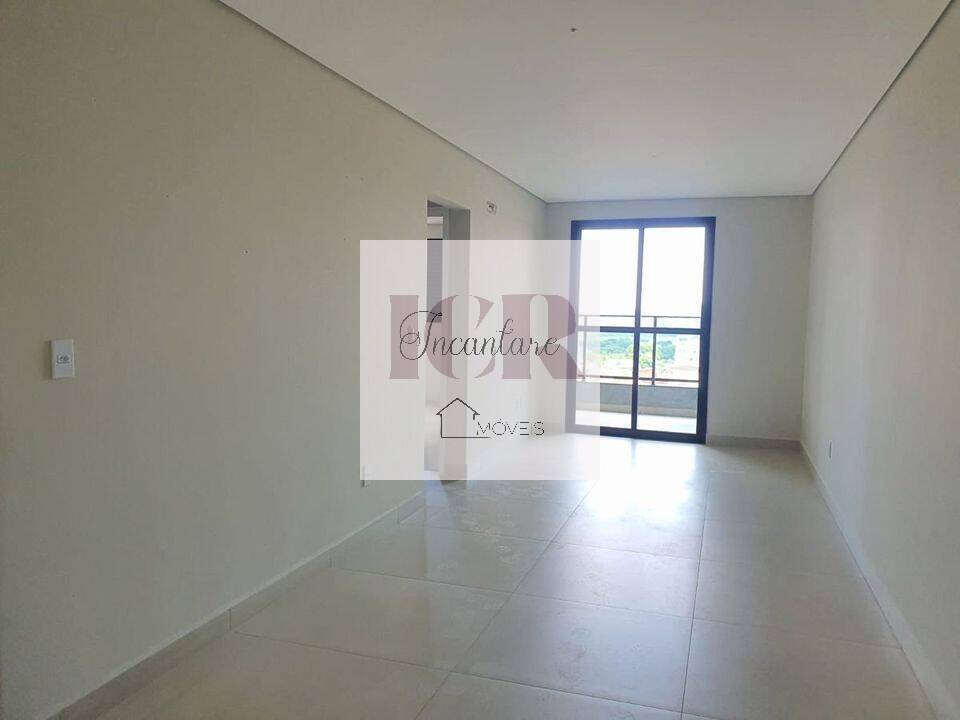 Apartamento à venda com 2 quartos, 70m² - Foto 4